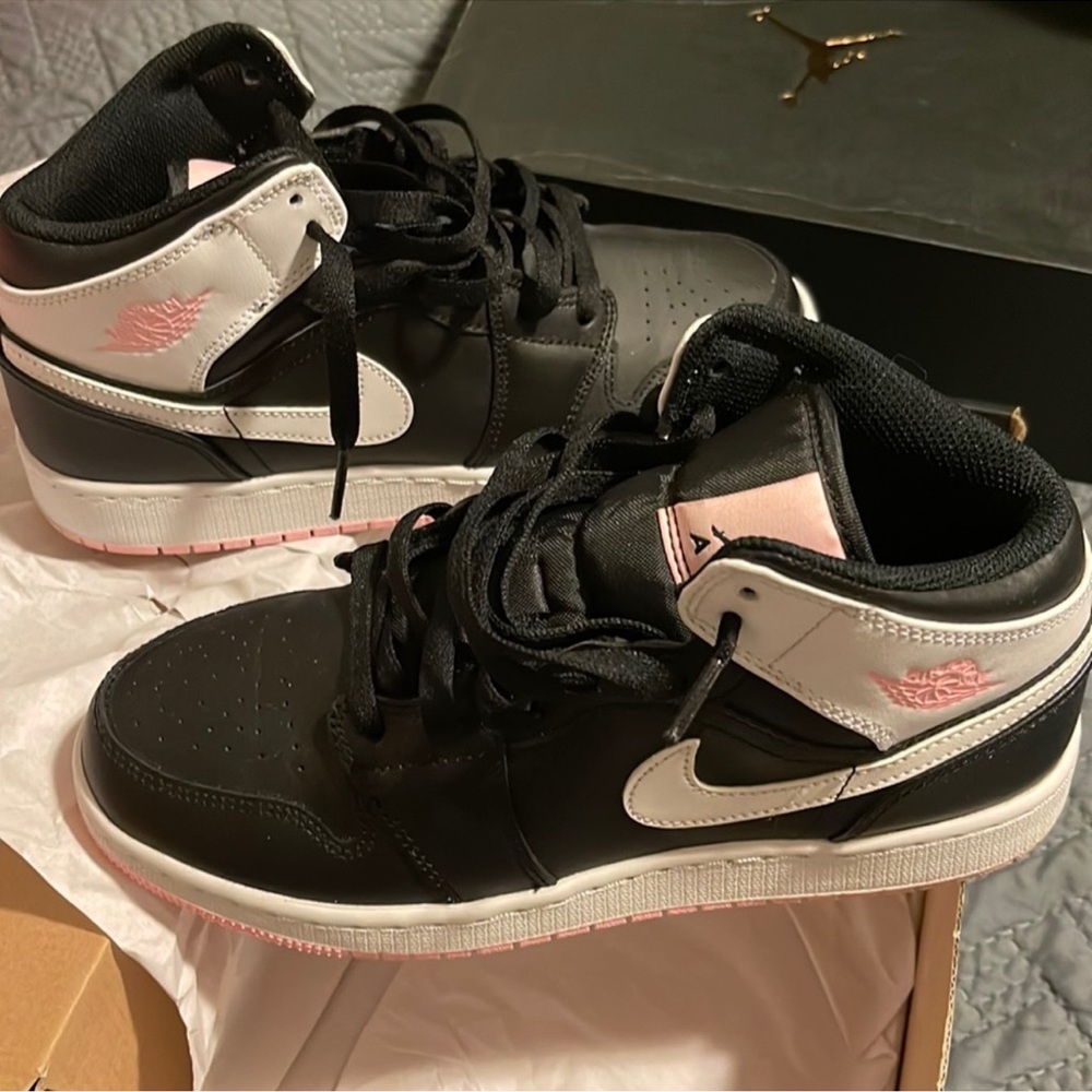Air Jordan 1 mid